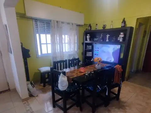 Se Vende PH Al Medio de 3 Ambientes en Villa Maipú con Patio y Terraza Propia