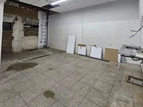 AMPLIO LOCAL SOBRE AV SAENZ HECHO A NUEVO