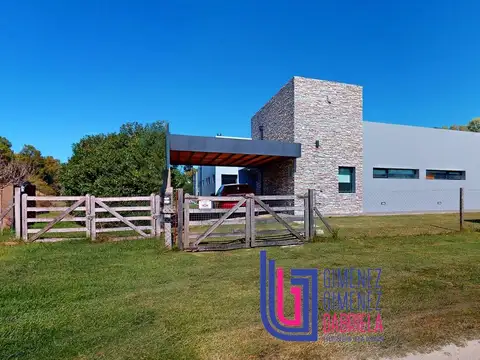 Casa 2 dormitorios con pileta en Barrio Cerrado Las Carquejas
