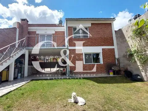 Casa 5 ambientes con 2 baños