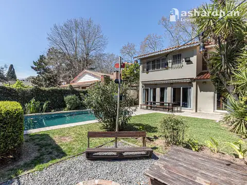 EXCELENTE CASA DE 3 DORMITORIOS, COCHERA,  PLAY DEPENDENCIA JARDIN Y PILETA