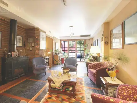 Casa en Venta con 3 cocheras