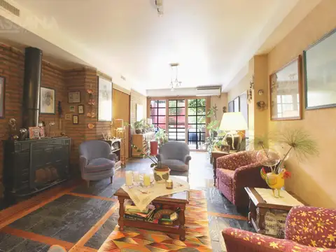 Casa en Venta con 3 cocheras