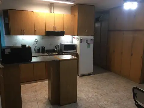 DEPTO. 2  AMB.  PRIMER PISO, AMPLIO DORMITORIO, COCHERA PROPIA, S/EXPENSAS, APTO CREDITO 