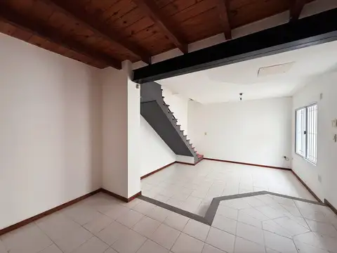 Mitre 2369 - Depto. De Pasillo De 2 Dormitorios En Alquiler - Abasto, Rosario