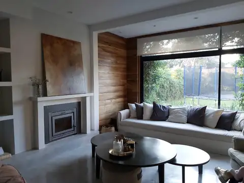 Casa en alquiler anual en Santa Bárbara, 4 dormitorios con 2 playroom, refaccionada