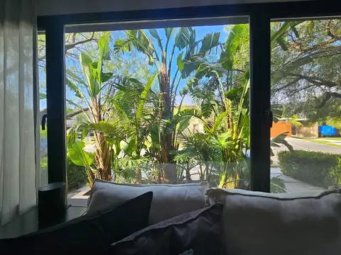 Casa en alquiler anual en Santa Bárbara, 4 dormitorios con 2 playroom, refaccionada
