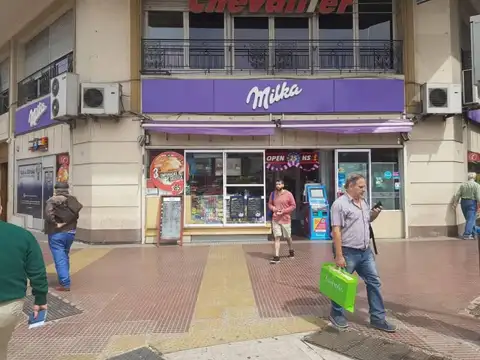 Local en venta y alquiler en Barrio Norte en esquina excelente zona comercial.