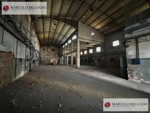 Galpón - Depósito de 303 m2.  LANUS OESTE - ALQUILER - VENTA