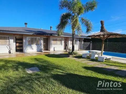 Casa 8 ambientes con 4 baños