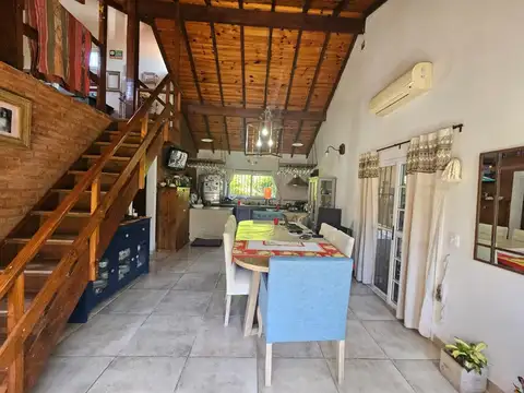 Casa 5 ambientes con 2 baños