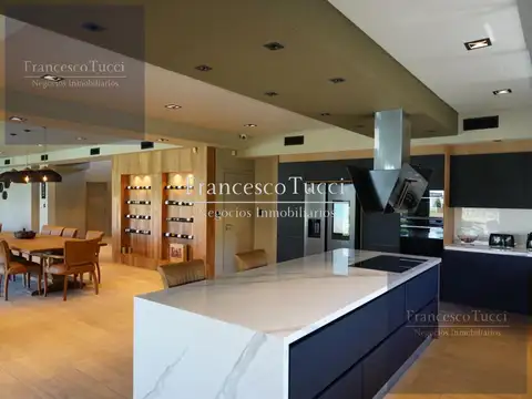 Casa 7 ambientes con 5 baños