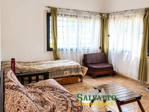 Chalet 2 ambientes en venta en barrio Alfar