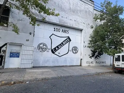 Alquiler. Depósito -Galpón en alquiler en Floresta. 1.500m2 Mixtura 3. Oficinas. Vesturarios. Red de incendio.