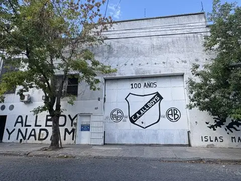 Alquiler. Depósito -Galpón en alquiler en Floresta. 1.500m2 Mixtura 3. Oficinas. Vesturarios. Red de incendio.