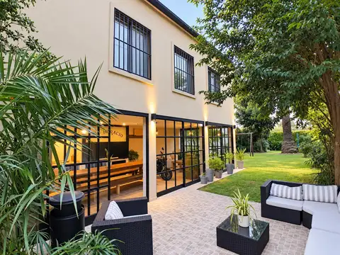 Casa en venta con jardín, pileta, quincho y cochera – Tigre Centro