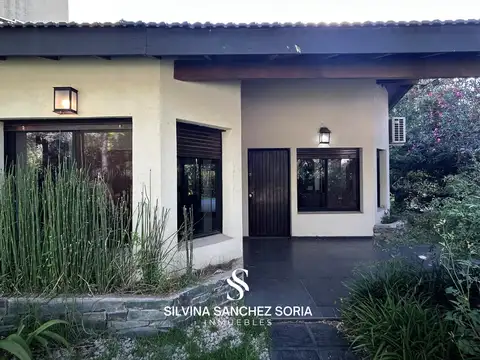 Casa en Alquiler con 2 cocheras