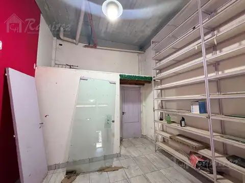 Local de 206 M2 en Alquiler -  Moreno