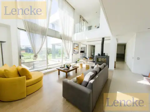 Casa en Venta en Albanueva, USD 870.000