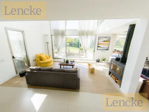 Casa 7 ambientes con 4 baños