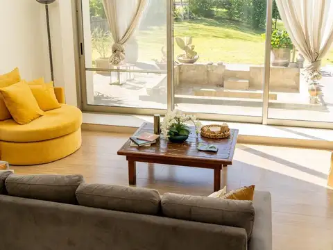Casa en Venta con 9 cocheras