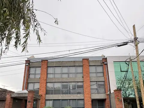 Oficina en Alquiler con 1 cochera