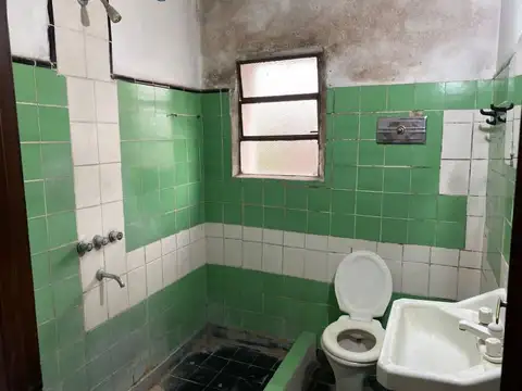 Casa en Parque San Martín con Gran Terreno y Excelente Ubicación