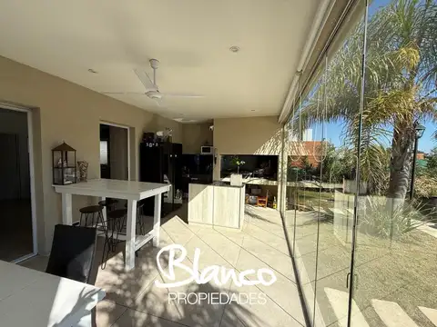 Casa 5 ambientes con 3 baños