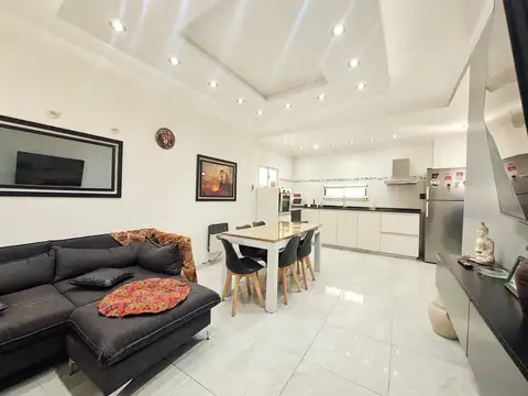 VENTA CASA 3 AMBIENTES PATIO GARAGE