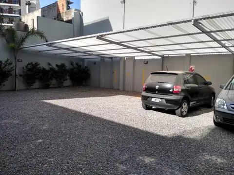Cochera en Venta Semicubierta