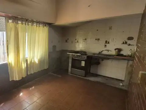 VENTA CASA 4 AMB A REFACCIONAR LOTE 427 MTS