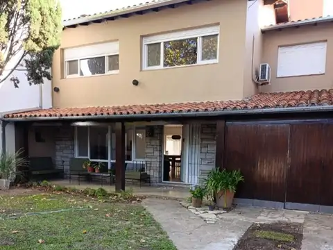 Casa en Venta con 3 cocheras