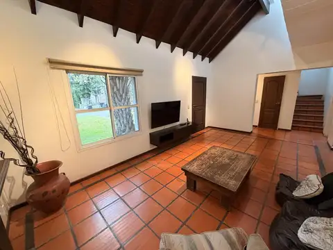 Casa 5 ambientes con 3 baños