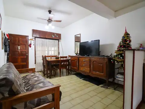 Casa 5 ambientes con 2 baños