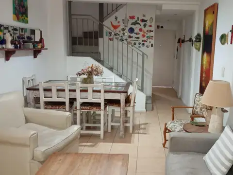 Muy lindo triplex en complejo Cefiro, Bella Vista