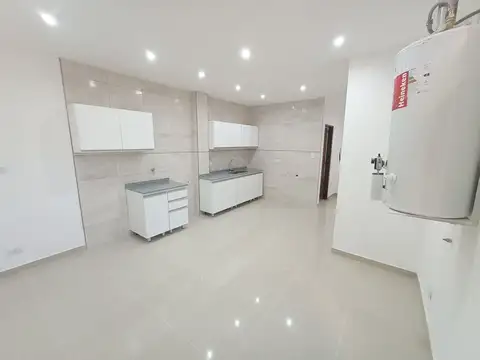 Felipe Amoedo 1500, Piso pb