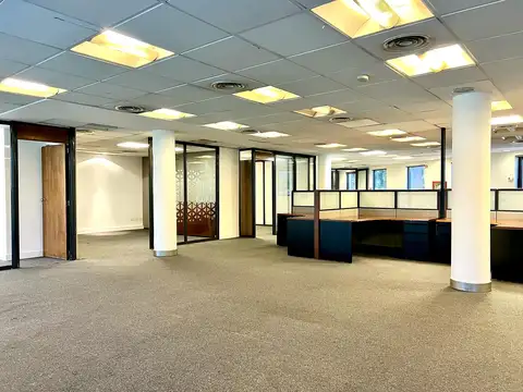 Oficina en Alquiler con 3 cocheras