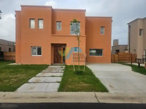 Casa Chalet  en Venta en Santa Sofía, Pilar del Este, Pilar