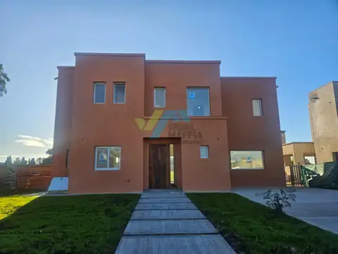 Santa Sofia, Pilar del Este, Pilar 100