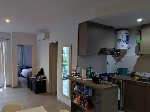 Moderno depto 2 ambientes, primer piso por escalera.