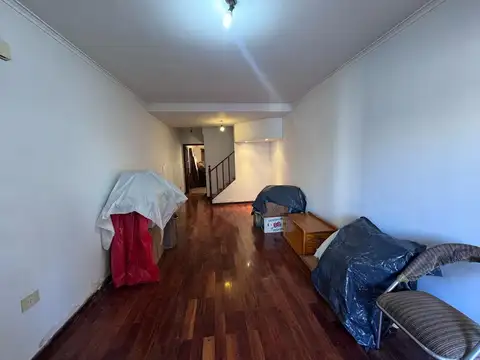 Venta Triplex 4 ambientes con Cochera y Jardin