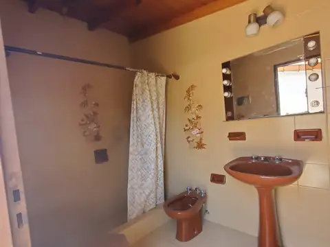 chalet 4 amb a 4 cuadras UNIVERSIDAD