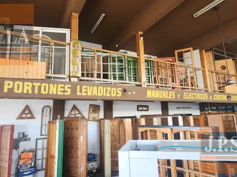 Local Comercial en esquina 200 m² Cub.  s/ Avenida - San Justo