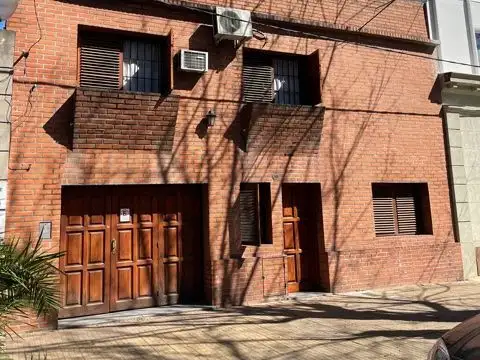 16 e/ 70 y 71- CASA DE 3 100