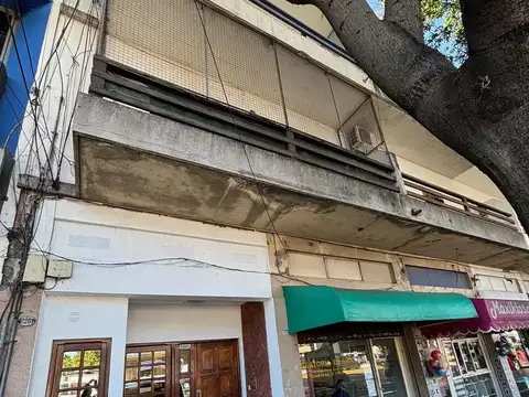 Departamento 3 ambientes excelente ubicación. Olivos.