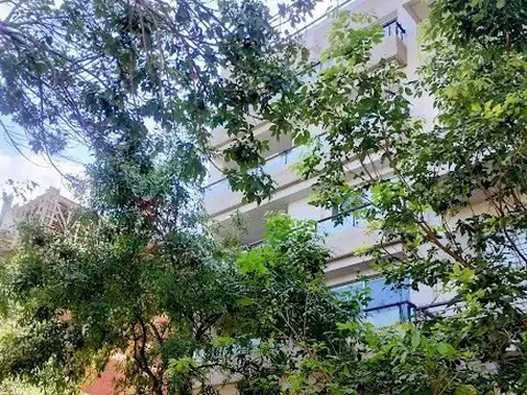 PRECIO PROMOCION EXCELENTE DEPARTAMENTO  EN PARQUE CHAS 3  AMBIENTES AL FRENTE CON COCHERA CUBIERTA INCLUIDA