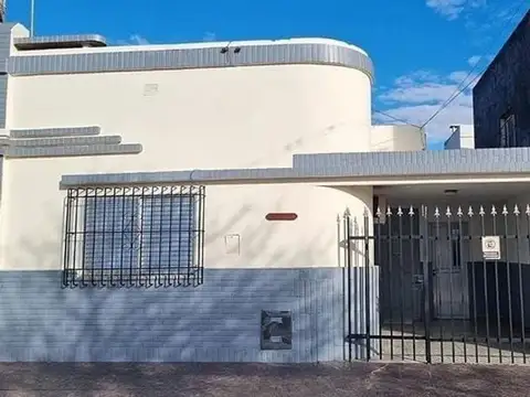 Casa Al frente a mtrs de Avenida 7 de Marzo 