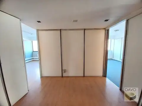 Oficina 6 ambientes con 2 baños