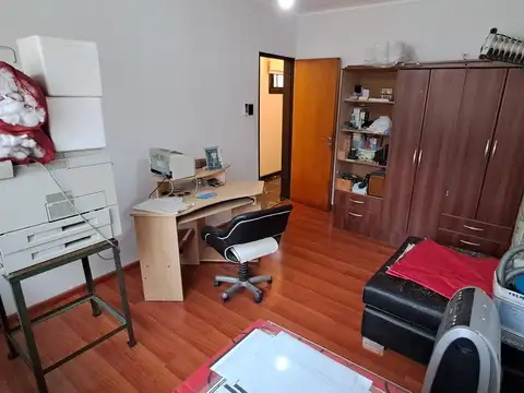 Casa de dos dormitorios en venta en Olmos, La Plata