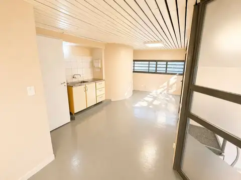 LOCAL COMERCIAL  EN PARQUE PATRICIOS